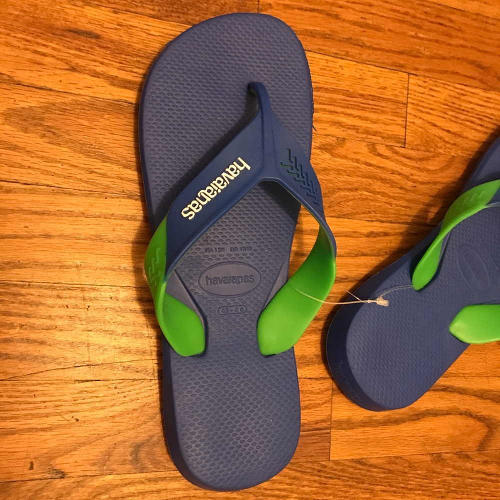 NWOT Havaianas blue green flip flops